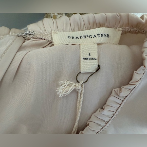 Cream Sleeveless Ruffled Blouse - Picture 2 of 7